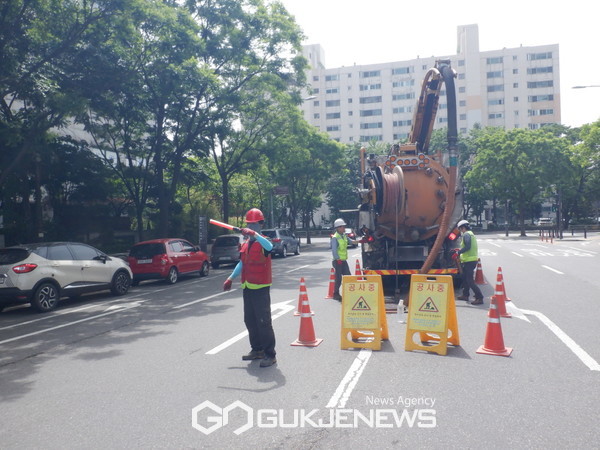 양천구 하수도 준설작업 전경 [사진제공=양천구청]