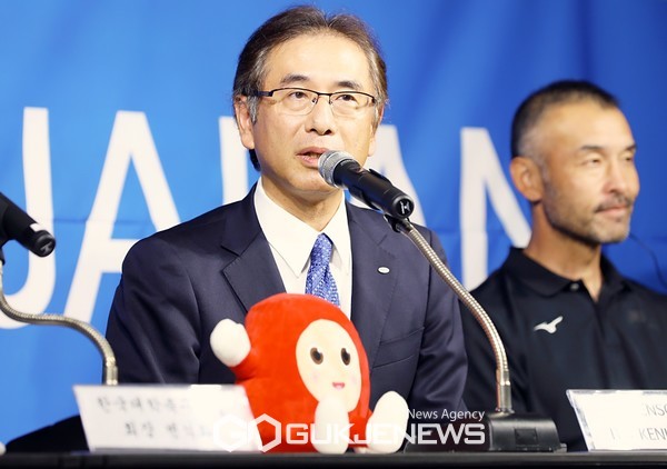 이토 켄이치로 (주)덴소사 경영 임원이 이 22일 축구회관에서 열린 기자회견에서 대회 확대 개최에 따른 역활과 공헌에 대해 소감을 밝히고 있다.(사진=김병용 기자)