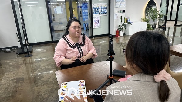 문경임씨는 자신이 다니던 헬스클럽 같은 건물에 있는 제주청년센터를 알게된 이후 제주청년센터에서 운영하는 청년다다름사업에 참여하면서 그녀의 일상은 눈에 띄게 달라져갔다.[사진=문서현 기자]