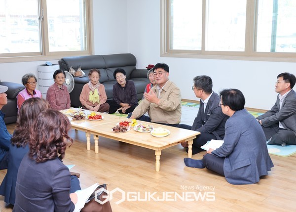 사진=교동1통 통합경로당 방문'동에한바퀴'/시제공