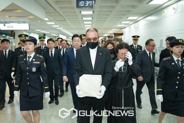 제주도와 제주4·3평화재단은 5일 오전 11시 30분 고인의 고향인 조천읍 북촌포구 일원에서 ‘대전 골령골 발굴유해 신원확인 4·3 희생자 봉환식’을 거행했다.[사진=제주도청]