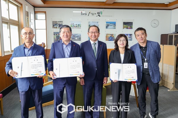 5일 제주시는 2023년 3분기 동안 시정을 시민에게 적극적으로 홍보해 시민 참여를 이끈 홍보 우수부서와 홍보 MVP 선정·시상했다.[사진=제주시청]