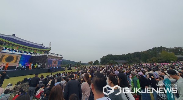 지난 7일 E벤저스 공연 모습. (사진 = 서산시 제공)