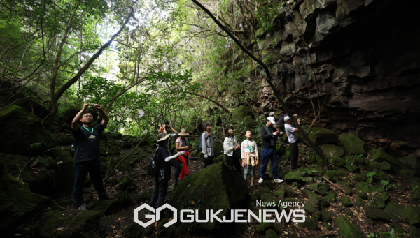 제주도 세계자연유산을 소재로 한 2023 세계유산축전이 3일부터 8일까지 6일간 거문오름용암동굴계와 성산일출봉 일대에서 개최됐다.[사진=세계자연유산축전 사무국]
