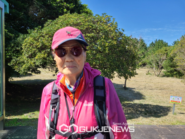 90세의 노익장을 자랑한 부산에 거주하는 양제순 할머니는 특별탐험대와 불의 숨길에 참여하면서 내년에도 건강이 허락하면 다시 축전을 찾겠다"는 의지를 피력했다.[사진=세계자연유산축전 사무국]