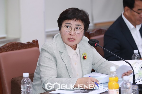 11일 제421회 제주도의회 임시회 농수축경제위원회는 해양수산국·해양수산연구원 행정사무감사에서 강성의 의원(더불어민주당, 화북동) "신규 광역폐기물 소각시설 조성사업이 인근 마을 주민들의 반발로 지연되고 있다”고 있다고 지적했다.[사진=제주도의회]