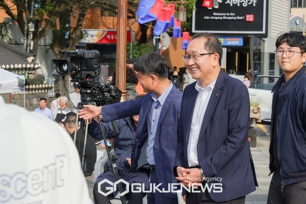 강병삼 제주시장이 14일 관덕정 광장과 제주목 관아 일원에서 열린 『제10회 삼도풍류축제』에 참석했다.[사진=제주시청]
