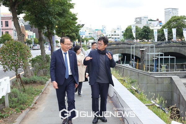 강병삼 제주시장은 13일부터 15일까지 제주 곳곳에서 열린 축제와 행사 현장을 방문해 지역민을 격려하고 시민들과 소통하는 시간을 가졌다.[사진=제주시청]