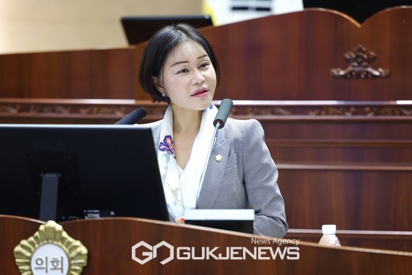 천안시의회 더불어민주당 김미화 의원이 25일 시정질의를 진행하고 있다(사진/천안시의회 제공)