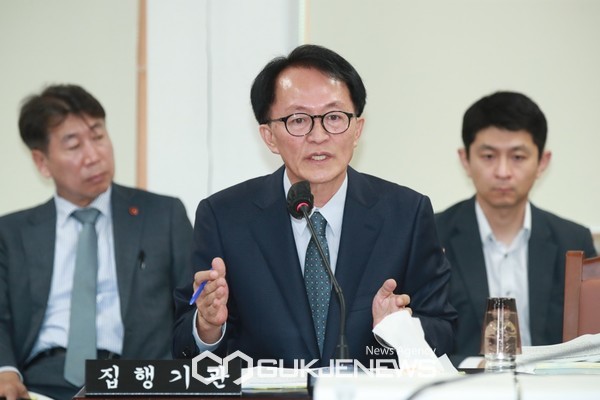 고승철 제주관광공사 사장 후보는 30일 열린 인사청문회를 통해 "20년 영업 마케팅 경험을 바탕으로 조직 변화를 이끌겠다"는 각오를 피력했다.[사진=제주도의회]