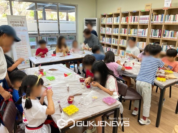 서귀포보건소는 경제적 빈곤, 우울, 스트레스 등의 다양한 문제상황에 노출된 취약 주민 대상으로 고위험군 조기 발굴 및 의뢰 연계 활성화를 위해 △우울 검사, △상담, △고위험군 대상 프로그램 운영 등 정신건강 취약계층 관리에 최선을 다하고 있다.[사진=서귀포보건소]