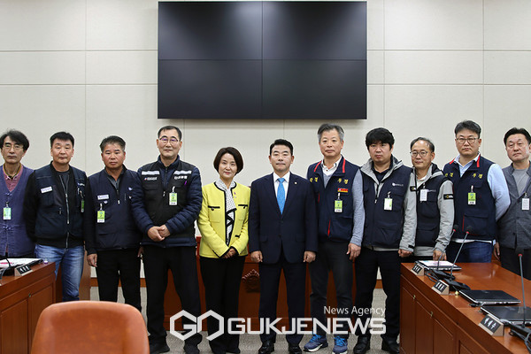 대유위니아 가전3사 노동자 대표, 박정 국회 환경노동위 위원장 면담 [사진제공=이은주 의원실]