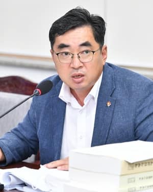 이경용 전 제주도의회 의원.