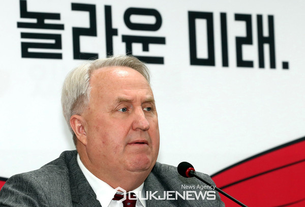 요한 국민의힘 혁신위원장이 9일 서울 여의도 국민의힘 중앙당사에서 열린 국민과 함께 혁신위원회 제5차 전체회의에서 발언하고 있다 ./사진=이용우기자