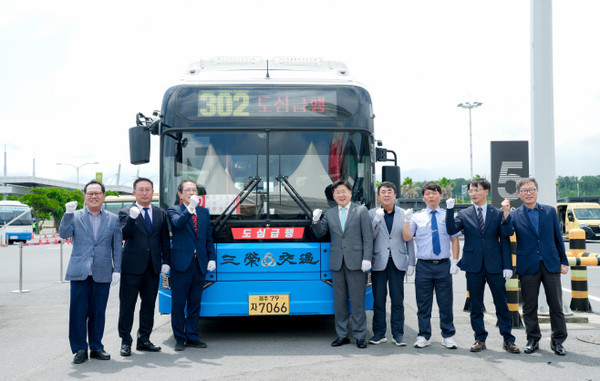제주특별자치도가 대중교통 수요가 많은 시내 구간에 도심 급행버스 3개 노선을 신설하고 지난 6월 28일부터 본격 운영에 돌입했다.[사진=제주도 제공]