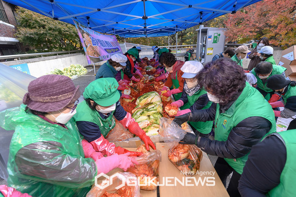 양천구 새마을부녀회 ‘소외계층 김장행사’ 현장 [사진제공=양천구청]