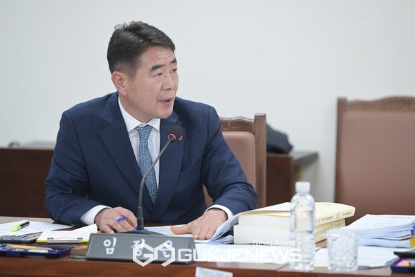 제주도의회 임정은 의원은 환경보전분담금 도입을 위한 도민사회 분위기를 형성해 힘을 얻을 필요하 있다고 강조했다.[사진=제주도의회]