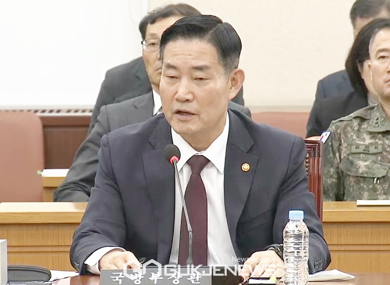 ▲신원식 국방부장관은 23일 국회 국방위원회 전체회의에서 여야 의원들의 9.19군사합의 일부 효력 정지와 관련한 질의에 답변하고 있다./사진=이용우 기자