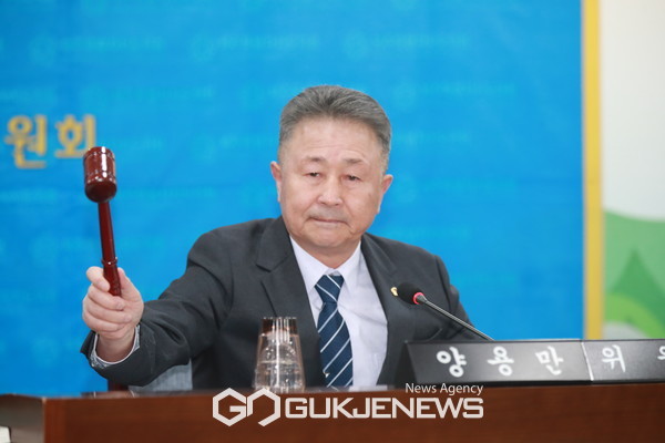 28일 양용만 제주도의회 예산결산특별위원회 위원장은 제422회 제2차 정례회 2차 회의를 열어 환경도시위, 문화관광체육, 농수축경제위원회 소관 부서 예산 심사를 진행했다.[사진=제주도의회]