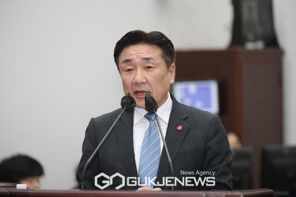 제주도의회 양경호 의원이 관광객 수용태세 강화 및 도민불편 해소를 위해 제주도내 공영관광지 휴관일을 전면 재검토하기 위해 관련 조례를 개정한다.[사진=제주도의회]