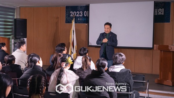 송재호 국회의원(제주시갑)이 참석해 “제주의 미래세대인 청소년들과 청년들의 어우러지는 하모니가 ‘이어도’를 지키고 제주를 빛날 것”이라며 참가자들을 격려했다.[사진=이어도청년지킴이]