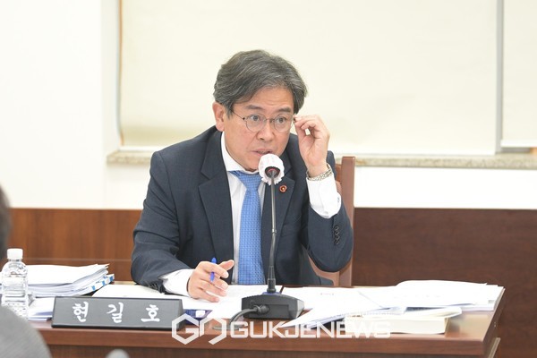 현길호 의원(더불어민주당·조천읍)은 근본적으로  4.3평화재단을 완전히 독립시킬 수 있는 방안은 전혀 없나"라고 의문을 제기했다.[사진=제주도의회]