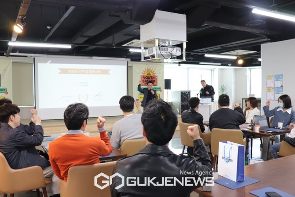 제주청년센터가 청년 정책 및 지원사업 등 청년 맞춤 홍보 활동을 통해 청년 정책에 대한 공감대를 형성하고, 참여를 유도하는 임무를 수행했다. 또 정보 접근성이 낮은 청년 정책을 청년 맞춤형 홍보 콘텐츠를 통해 정책 참여율 높이기 위해 도내 고등학교 3학년을 대상으로 어른은 처음이지 청년 정책설명회를 운영했다.[사진=제주청년센터]