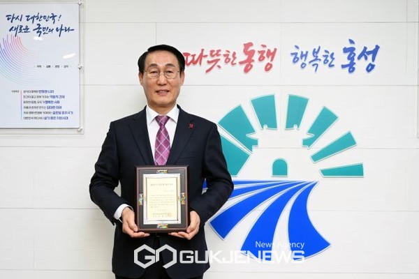 이용록 홍성군수 ‘대한민국 반부패 청렴대상’ 수상(사진/홍성군청)