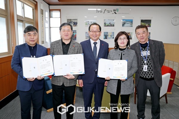 제주시는 올해 4분기 동안 시정을 시민에게 적극적으로 홍보해 시민 참여를 이끈 우수 홍보부서에 교통행정과·한림읍·오라동을 선정됐다.[사진=제주시청]