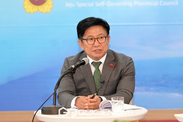 김경학 제주도의회 의장은 갑진년 새해 신년메세지를 통해 갑진년 힘찬 출발을 다짐했다.[사진=제주도의회]