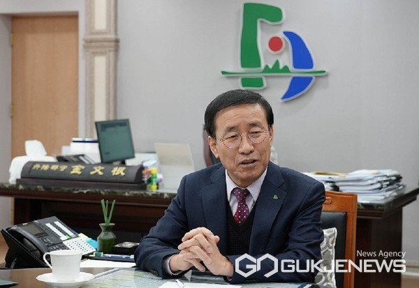 김문근 단양군수가 신년 새해 군정 운영 방향을 제시하고 있다.