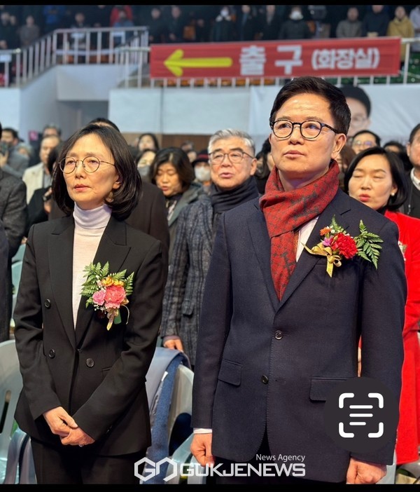 이정만 국민의힘 천안(을)당협위원장이 국민의례를 진행하고 있다. (사진 국제뉴스 이원철 기자)