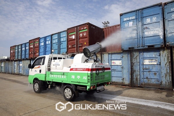 현행 ‘가축 및 그 생산물 등에 관한 방역 관리 지침’에 따르면 아프리카돼지열병(ASF) 유입 등 가축전염병 교차 감염 우려에 아프리카돼지열병이 돼지농장에서 발생하면 해당 시도 반입을 금지하고 있다.[사진=제주도]