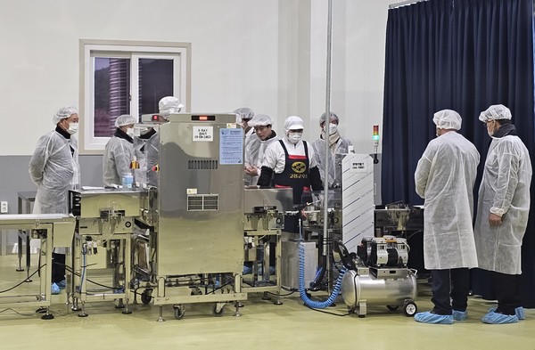 전라남도가 역점 프로젝트인 ‘김 수출 3억 불 달성’ 일환으로 전남산 김의 품질 향상 및 가격 경쟁력 확보를 위해 전남형 마른김 품질관리제 시행에 들어갔다고 밝혔다.@전남도청