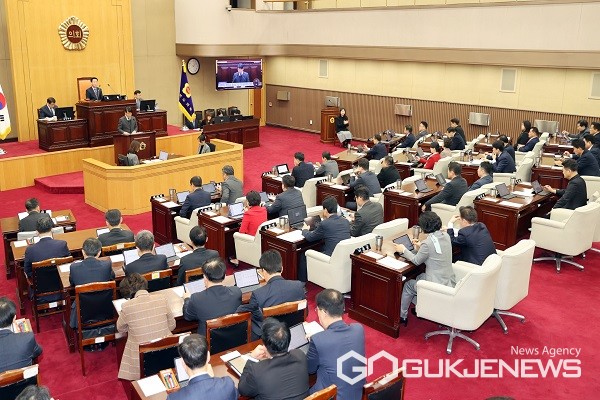 414회 임시회 2차 본회의 모습.(제공=충북도의회)