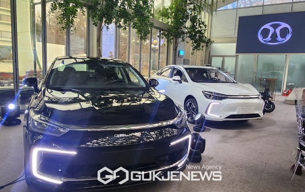 사진=행사에서 EU7 모델과 EU5 PLUS 모델을 현장에서 공개했으며, 북경자동차의 주요 생산품 중 EU5플러스 모델과 아크폭스 모델에 대한 영상 시청이 진행됐다./최정범 기자