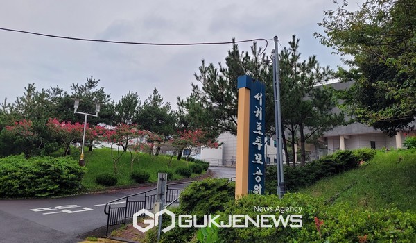 서귀포시는 설 연휴기간을 맞아 방문하는 추모객들을 위해 청결하고 편안한 공간 조성 및 공원 편의시설을 이용하는데 불편함이 없도록 할 계획이다.[사진=서귀포시 추모공원]