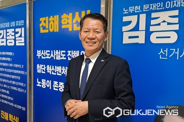 (경남=국제뉴스) 더불어민주당 김종길 창원시 진해구 총선 예비후보. (사진=황재윤 기자)