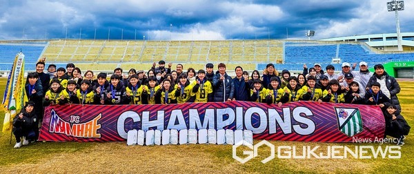 (사진제공=남해군)남해스포츠클럽 U-15가 제25회 탐라기 전국 중학교 축구대회서 우승을 차지했다