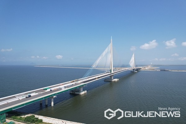 ▲ 새만금 동서도로