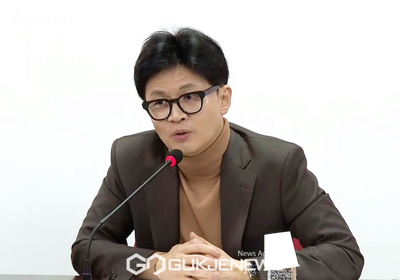 ▲한동훈 국민의힘 비상대책위원장은 15일 오전 서울 여의도 중앙당사에서 비상대책위원회의에서 더불어민주당 공천 문제에 대해 모두발언을 하고 있다./사진=이용우 기자