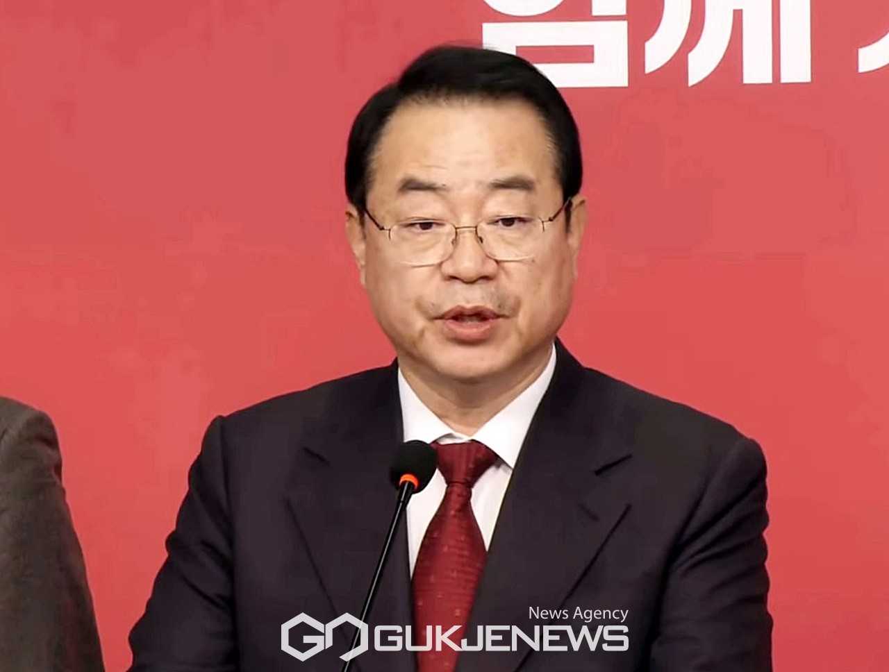 ▲정영환 국민의힘 공천관리위원장은 15일 오전 서울 여의도 중앙당사에서 제7차 회의 결과 경기, 인천, 전북 단수추천 25명 후보자를 발표하고 있다./사진=이용우 기자