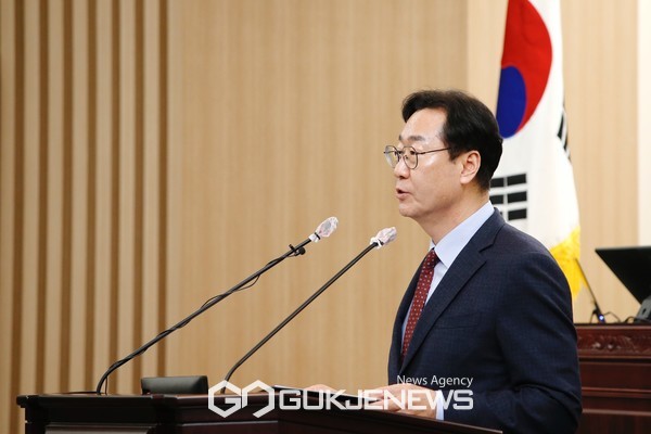 ▲ 정명근 화성시장이 15일 열린 제228회 화성시의회 임시회 시정연설에서 올해 시정운영방향을 밝히고 있다.[사진제공=화성시]