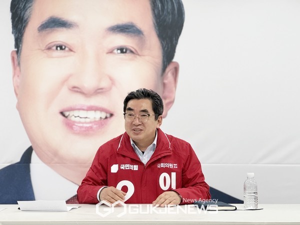 이경용 제22대 국회의원선거(총선) 서귀포시 선거구 예비후보(58·국민의힘)는 지난 18일 서귀포 청년 가족 100여명이 이경용 후보 캠프에 정책간담회를 요청해 만남의 자리가 이뤄졌다.[사진=이경용 예비후보 사무실]