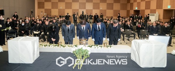 4·3희생자 발굴유해 2구가 76년 만에 가족의 품으로 돌아왔다. 제주도와 제주4･3평화재단은 20일 오후 2시 30분 제주4･3평화공원 내 평화교육센터에서 4･3희생자 발굴유해 신원확인 결과 보고회를 개최했다.[사진=제주도청]