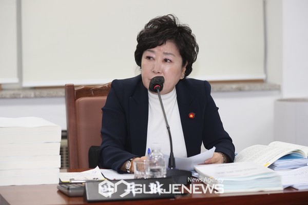 제주도의회 박두화 의원이  故 이건희 삼성그룹 선대회장이 기증한 작품들을 전시하는 '이건희 컬렉션' 순회전과 지역상권 연계 방안을 찾아야 한다는 의견을 개진했다.[사진=제주도의회]