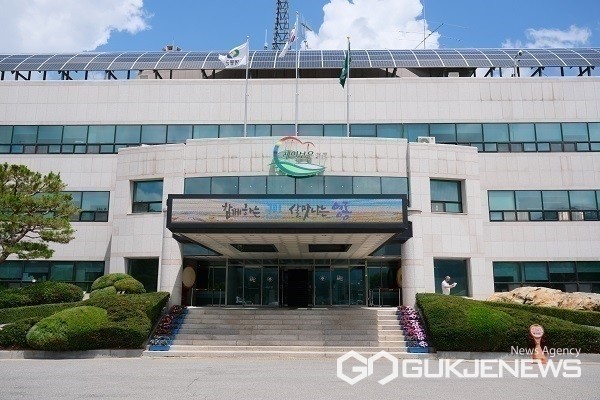 영동군 청사 전경.