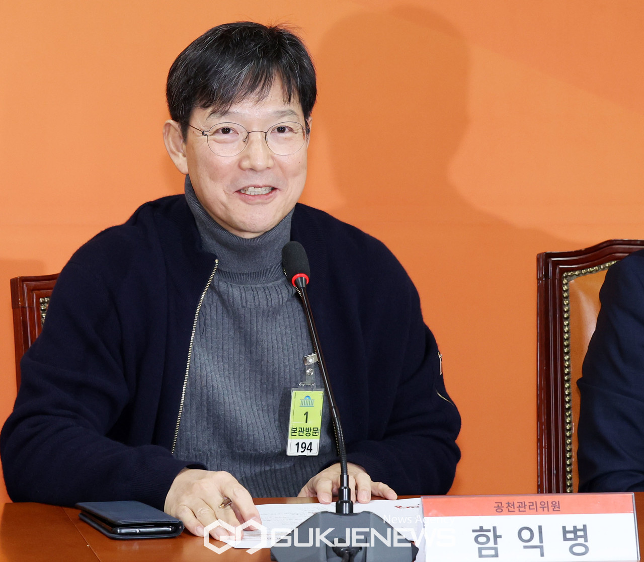 발언하는 함익병 위원