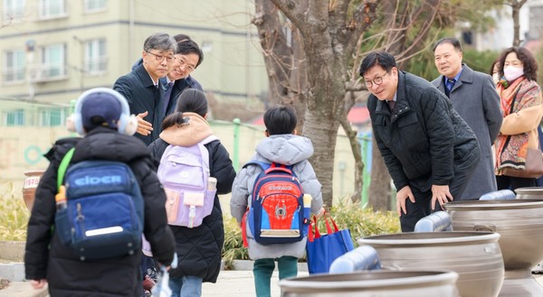 인천도화초 '아침이 행복한 학교' 참여 학생 격려