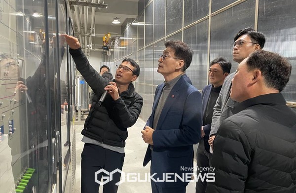 5일 더불어민주당 제주시갑 문대림 예비후보는 축분뇨지원화시설을 둘러보고, 현장에서 지역 축산인 등과 친환경 양돈산업 육성 정책 간담회를 가졌다.